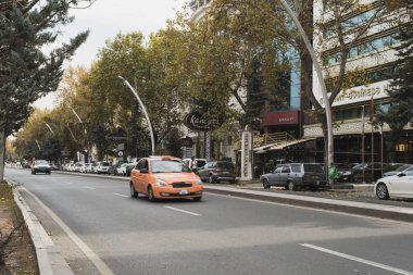 Ankara, Türkiye - 09 Kasım 2021: Gazi Mustafa Kemal Caddesi, Ankara, Türkiye. Yol Arkaplanı. Ankara 'da yayın fotoğrafı.