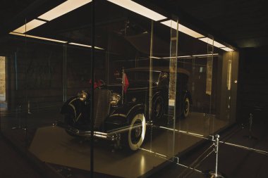 Ankara, Türkiye - 09 Kasım 2021: Atatürk 'ün 1936 model Cabriolet Cadillac 80 serisi arabası. Ankara 'da editör fotoğrafı.