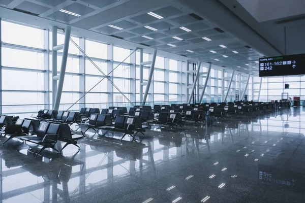 Izmir Turcja Listopada 2021 Salon Pasażerski Lotniska Pasażerowie Czekają Lotnisku — Zdjęcie stockowe