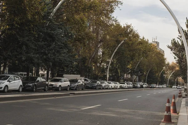 Ankara, Türkiye - 09 Kasım 2021: Gazi Mustafa Kemal Caddesi, Ankara, Türkiye. Yol Arkaplanı. Ankara 'da yayın fotoğrafı.