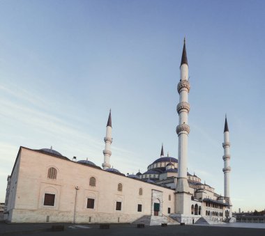 Ankara, Türkiye - 9 Kasım 2021: Kocatepe Camii 'nin Ankara' daki panoramik çekimi.
