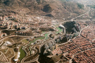 Ticari bir uçak penceresinden Ankara 'nın hava görüntüsü.