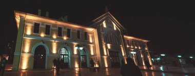 Kayseri, Türkiye - 22 Şubat 2022: Kayseri Tren İstasyonu ve Kayseri Türkiye.