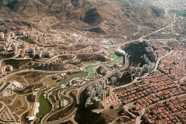 Ticari bir uçak penceresinden Ankara 'nın hava görüntüsü.