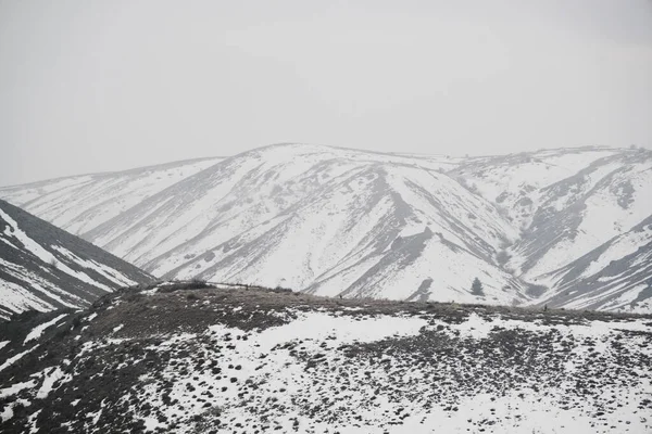Пейзаж Вид Заснеженные Горы Холмы Поездов Центральной Анатолии Зимой — стоковое фото