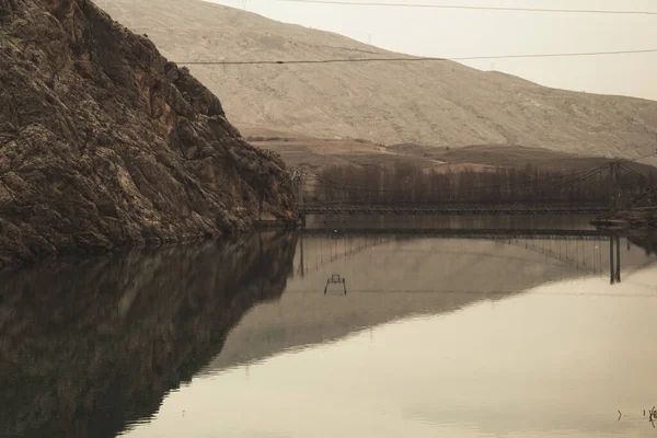 Fırat manzarası, tepeler ve köprü manzarası
