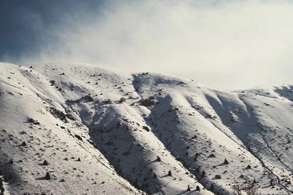 Пейзаж Гор Снегом Облаками — стоковое фото