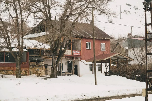 トルコのシバス2022年2月22日 冬のいくつかの村の建物とシバストルコの雪 — ストック写真