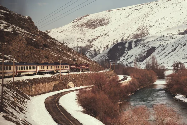 Erzincan Turkey February 2022 Eastern Express Train River Snowy Hills — Fotografia de Stock