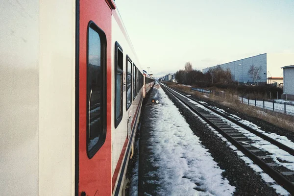 トルコのエルズルム 2022年2月22日 東急行列車側と雪の線路 — ストック写真