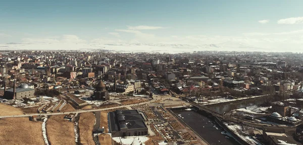 Kars, Türkiye - 23 Şubat 2022: Kars şehir manzarası Kars Kalesi 'nden
