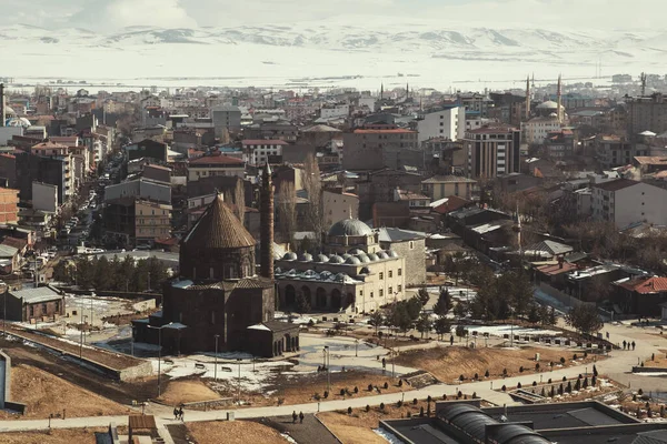 Kars, Türkiye - 23 Şubat 2022: Kars şehir manzarası Kars Kalesi 'nden