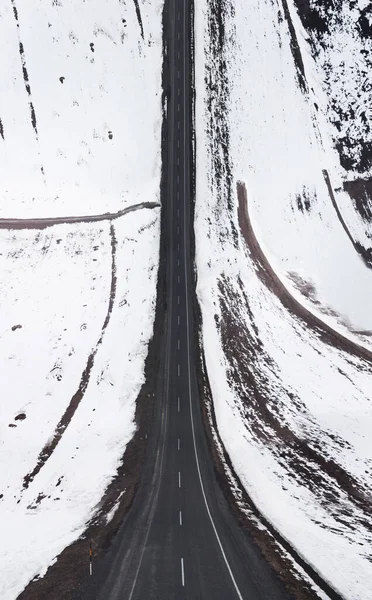 Вид Зверху Вигнуту Дорогу Снігом Взимку — стокове фото