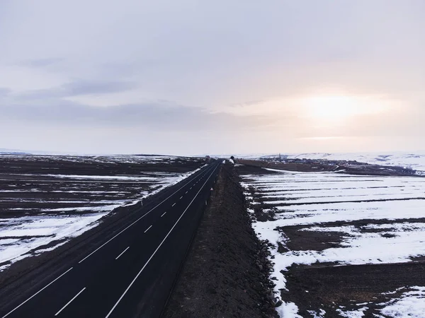 겨울에는 도로를 공중에서 대각선으로 바라본 — 스톡 사진