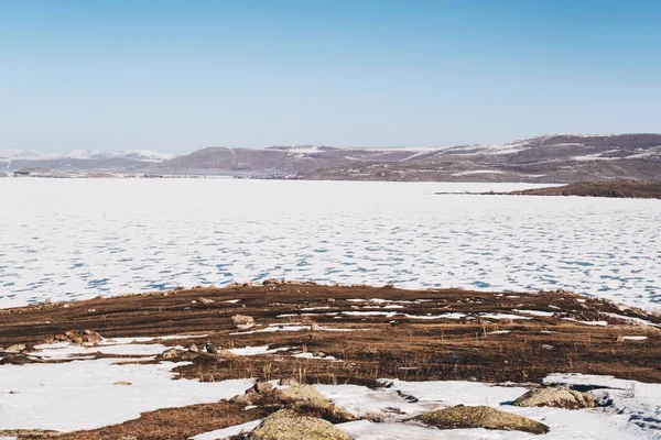 Landskap Utsikt Över Frozen Cildir Sjö Kars Och Snöiga Berg — Stockfoto