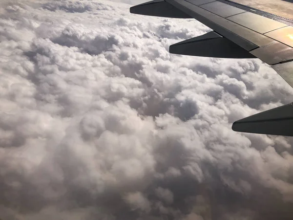 Vue Aérienne Des Nuages Depuis Une Fenêtre Plane — Photo