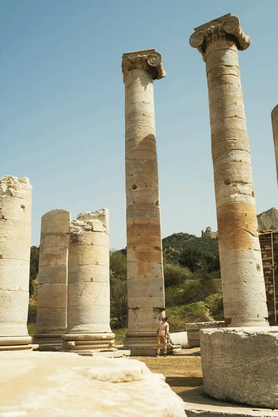 Sardes Tapınak Sütunlarının Manzarası — Stok fotoğraf