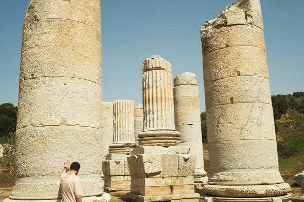 Вид Сарди Храмові Колони — стокове фото