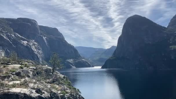 Impresionante Valle Hetch Hetchy Con Embalse Artificial Una Zona Poco — Vídeos de Stock