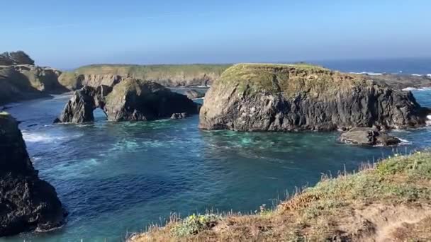 Gli Stacchi Rocciosi Arco Naturale Nel Pacifico Largo Della Costa — Video Stock