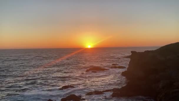 Solnedgång Över Stilla Havet Från Noyo Headlands Park Med Vågor — Stockvideo