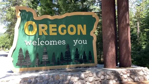 Panneau Bienvenue Vert Bois Oregon Forme État Avec Des Découpes — Video