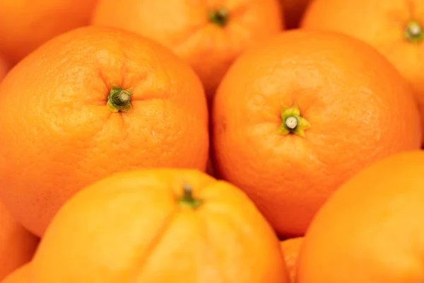 Portakal Meyvesi Birkaç Taze Sulu Portakalın Yakın Çekimi - Stok İmaj
