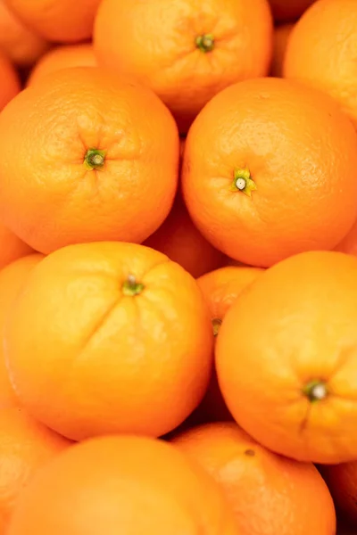 Portakal Meyvesi Birkaç Taze Portakalın Dikey Görüntüsü Yakın Plan Telifsiz Stok Imajlar
