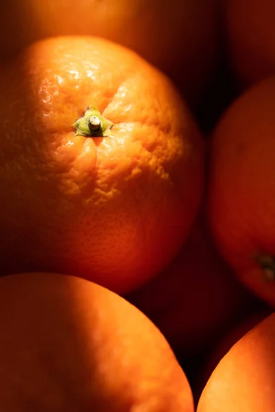 Portakal Meyvesi Dikey Işın Görüntüsü Turuncu Meyveleri Gölgede Aydınlatır Yakın Stok Resim
