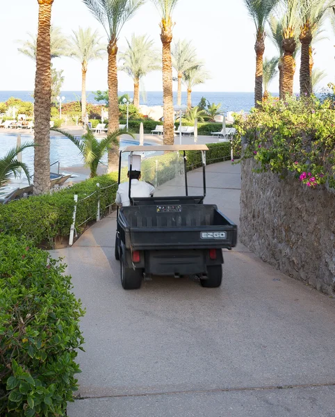 Une voiture de travail dans l'hôtel Egypte — Photo
