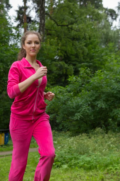 Femme jogging en plein air — Photo