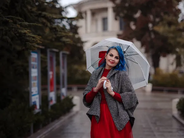 Saison Und Menschen Konzept Herbstporträt Einer Frau Mit Blauen Haaren — Stockfoto