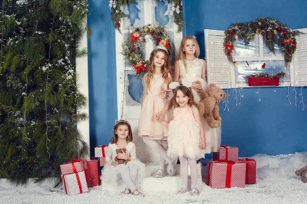 Wesołych Świąt Wesołych Świąt Cute Little Baby Girls Piękne Sukienki — Zdjęcie stockowe