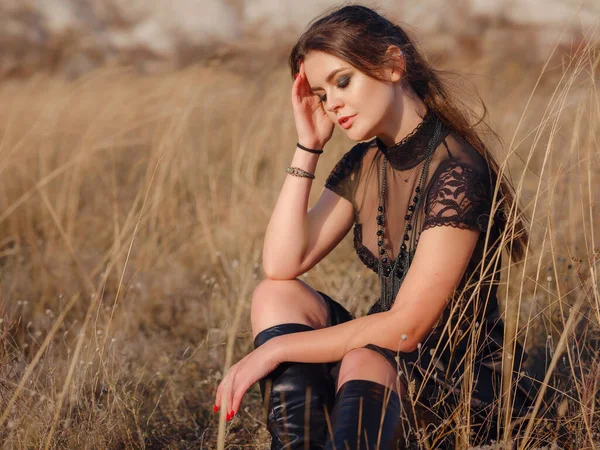 Fashionable Woman Desert Field Mountain Wearing Black Dress Wild West — Fotografia de Stock