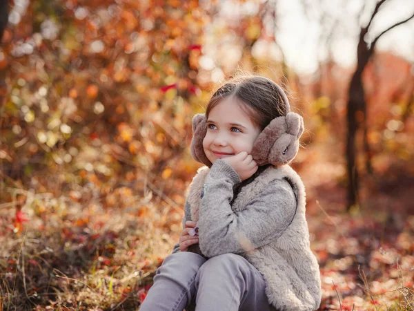 Portrait Small Stylish Beautiful Model Girl Who Stands Autumn Park — стоковое фото