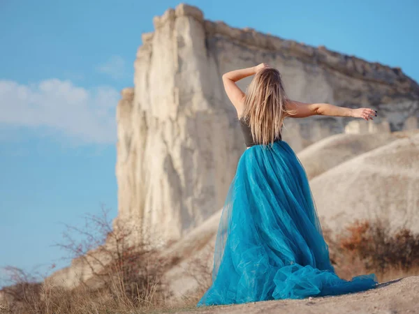 Fashionable Woman Desert Field Mountain Wearing Black Top Blue Tulle — Stock Photo, Image