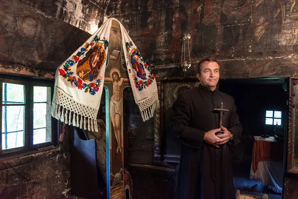 Salaj Roemenië Mei 2018 Orthodoxe Priester Met Een Christelijk Kruis — Stockfoto