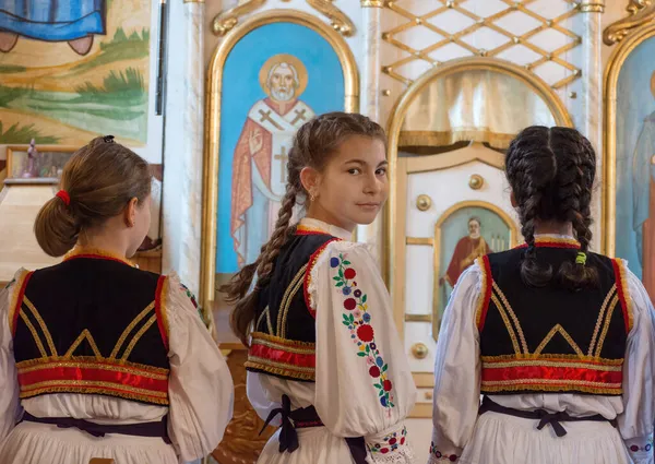 Salaj Romênia Maio 2018 Jovens Meninas Vestindo Trajes Tradicionais Romenos — Fotografia de Stock