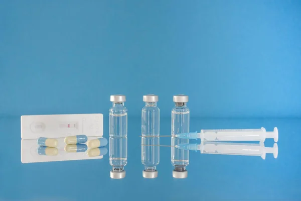 Vaccine Bottles Syringe Antigen Test Pills Treatment Coronavirus Covid Influenza — Stock Photo, Image