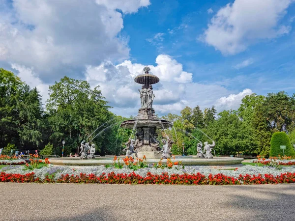 Piękna Fontanna Parku Miejskim Stadtpark Zielona Wyspa Centrum Miasta Graz — Zdjęcie stockowe