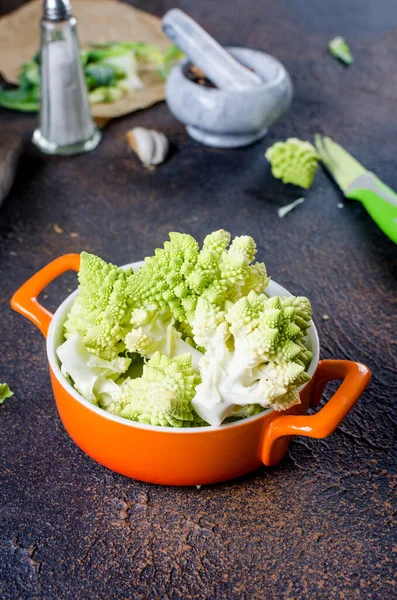 Fresh Green Romanesco Broccoli Cabbage Roman Cauliflower Raw Organic Cabbage — Stock Photo, Image