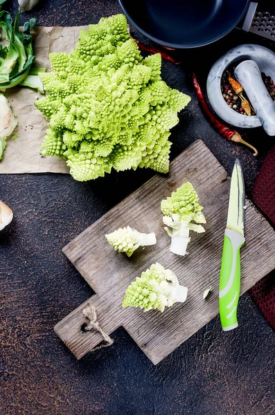 Fresh Green Romanesco Broccoli Cabbage Roman Cauliflower Raw Organic Cabbage — Stock Photo, Image