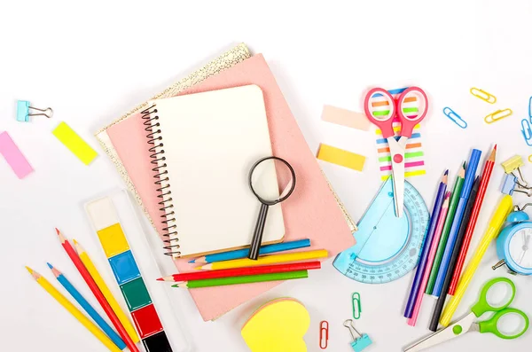 Schulschreibwaren Auf Weißem Hintergrund Nachschub Für Den Schulbesuch Flatlay Mock — Stockfoto