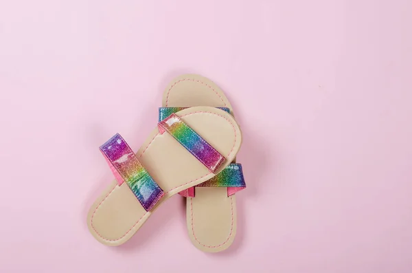 Sapatos Arco Íris Para Menina Fundo Rosa Verão Sapatos Moda — Fotografia de Stock