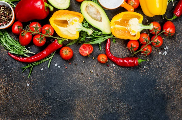 Verduras Frescas Especias Hierbas Ingredientes Para Cocinar Sano Hacer Ensaladas —  Fotos de Stock