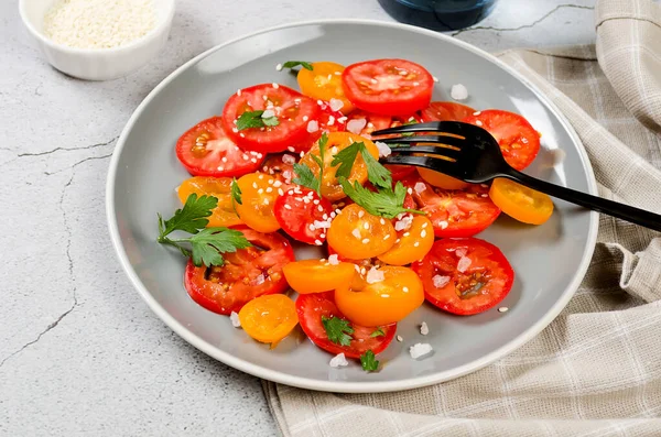 Healthy Salad Red Yellow Cherry Tomato Sesame Parsley Plate Summer — 图库照片
