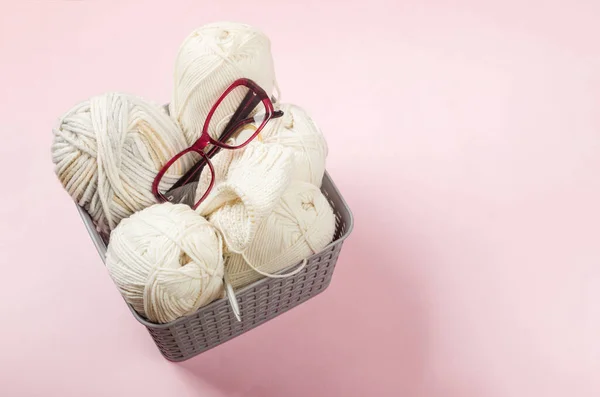 Light Beige Knitting Wool Knitting Needles Eyeglesses Basket Pastel Pink — Stockfoto