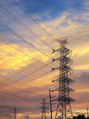 yüksek gerilim direkleri siluet