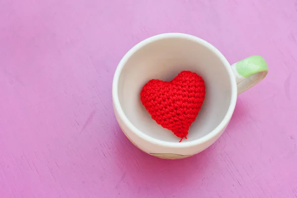 Cuore rosso in tazza — Foto Stock