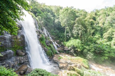 şelale düşük çekim hızı.